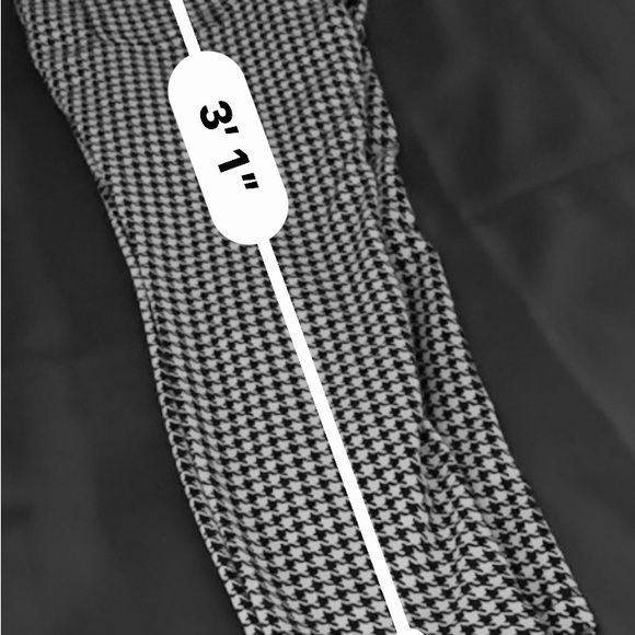 NO BOUNDARIES B/W LEGGINGS - Picture 3 of 7